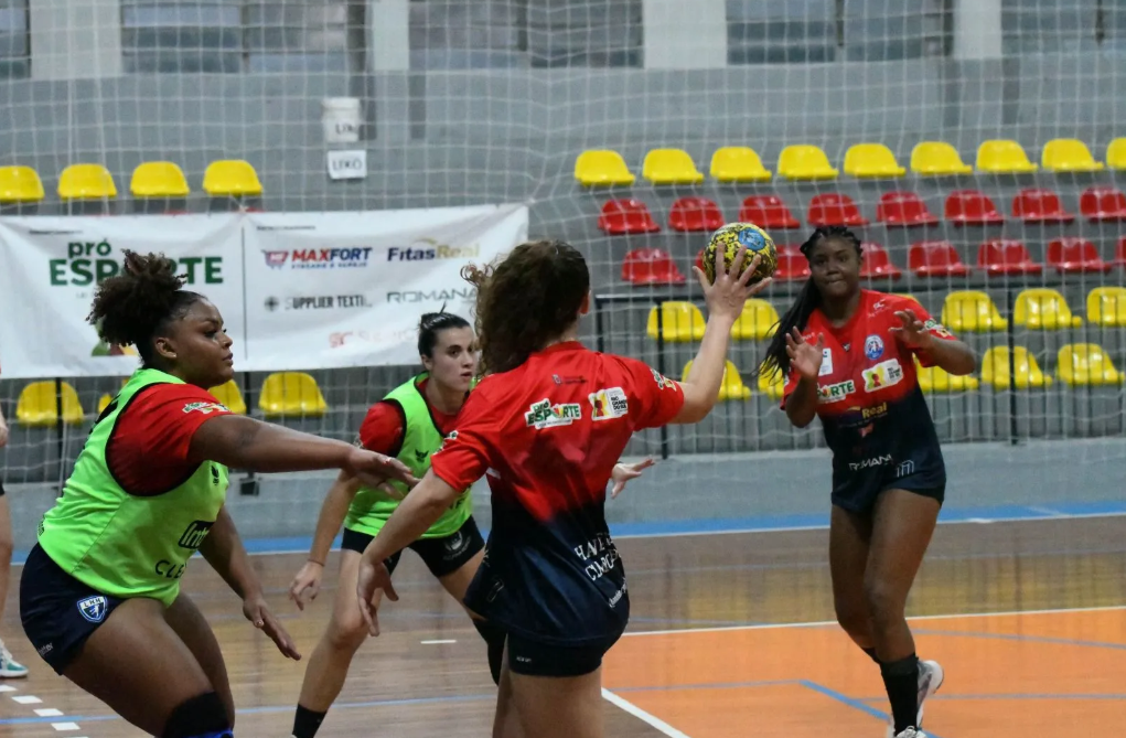 Equipe júnior feminina da AECB disputa fase final do Campeonato Brasileiro de Handebol